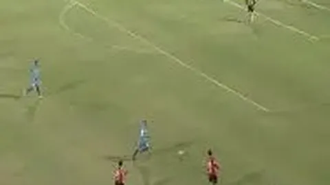 精彩对决！西汉姆联半场领先伯恩茅斯2-0，威尔逊梅开二度，阿雷奥拉精准助攻引爆球场！