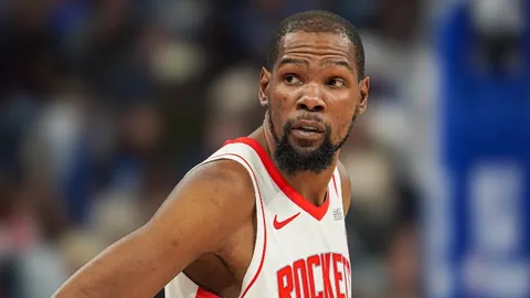 泪目！异国影院中留学生齐声响起，引发全场共鸣！